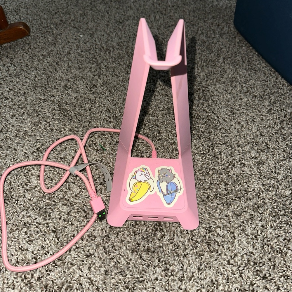 The Razer Kraken RGB USB Gaming Headset Kitty Edition with stand - Picture 2 of 6